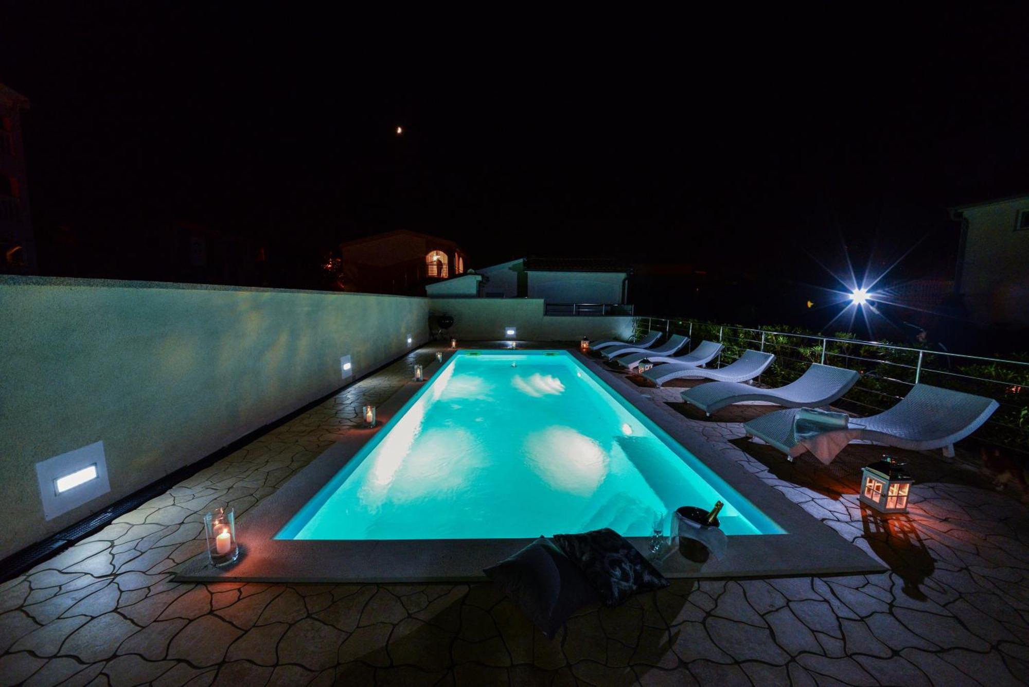 Sunset Deluxe Apartments Vir Exterior photo