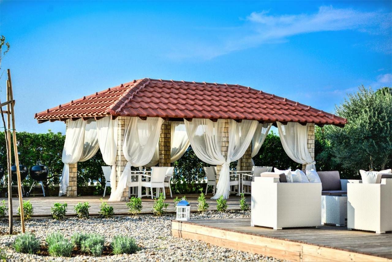 Sunset Deluxe Apartments Vir Exterior photo