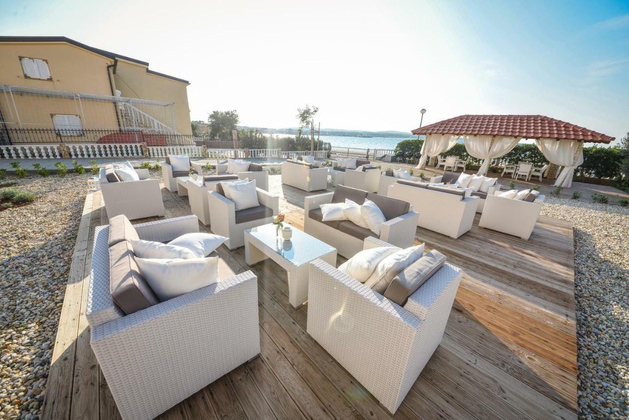 Sunset Deluxe Apartments Vir Exterior photo